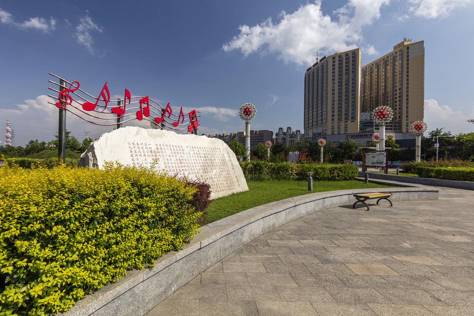 北京市门头沟区滨河世纪广场公园图片