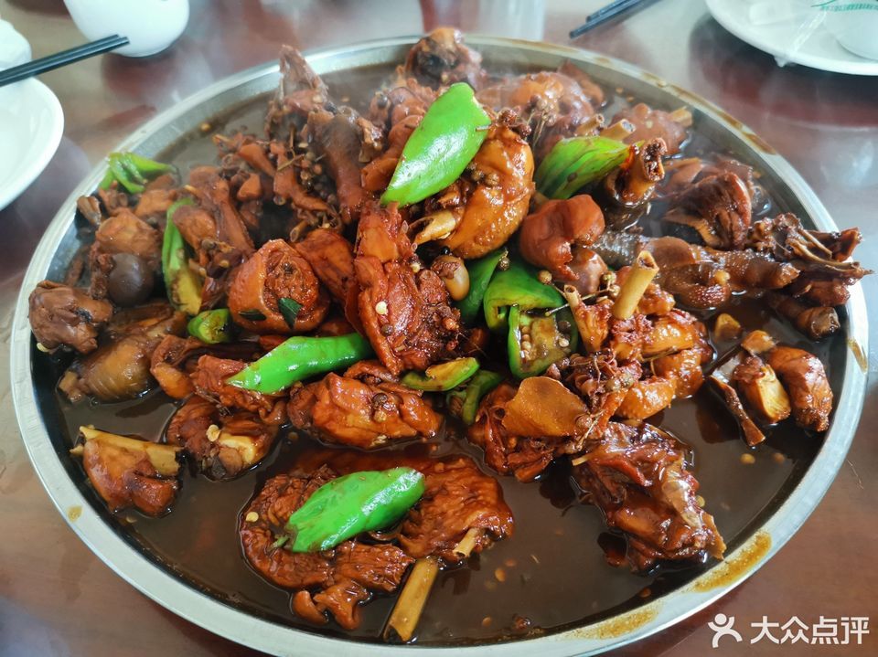 推荐菜:介绍:地址(在哪里):泰山花椒鸡位于济南市莱芜区鹏泉街道