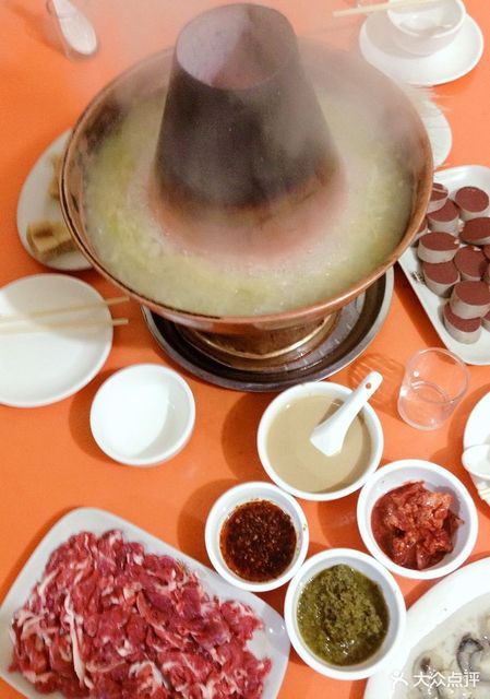 乐河烧烤酸菜炭火锅图片