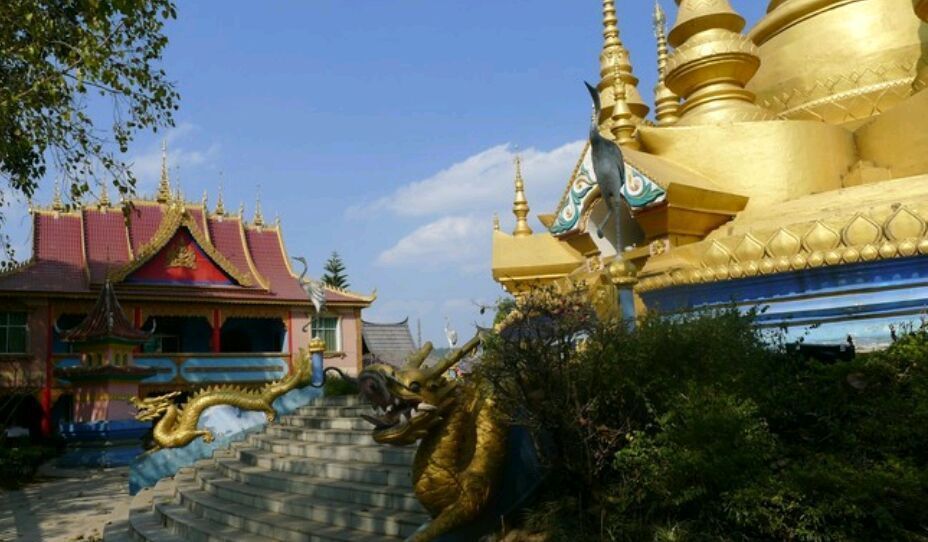 孟连大金塔图片