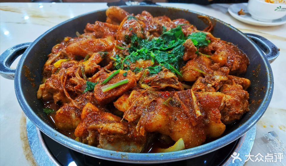 鸡翅猪蹄排骨锅图片