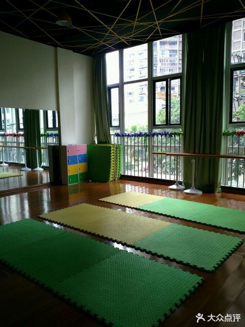 星河艺术学校