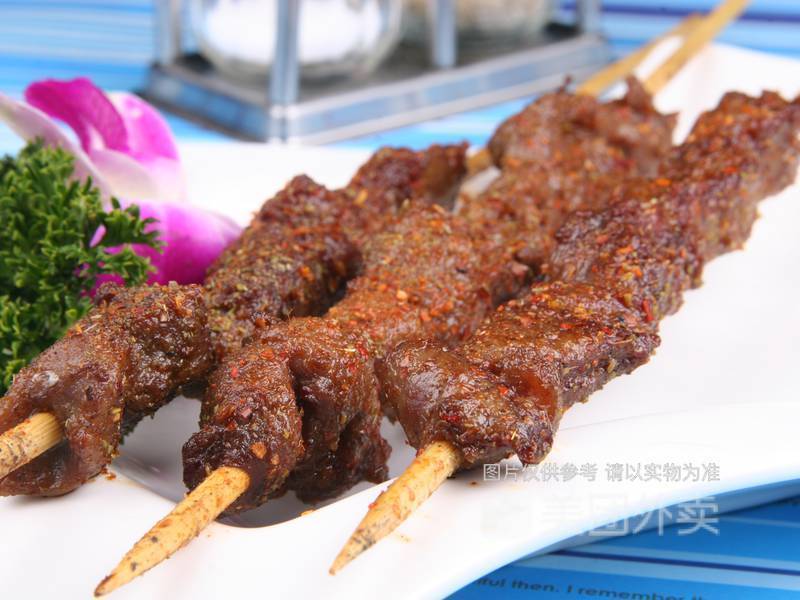 炭烤大牛肉串图片
