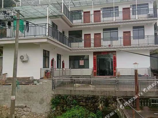 在哪,在哪里,在哪儿):池州市石台县大山村茶园里12号电话:山中山民宿