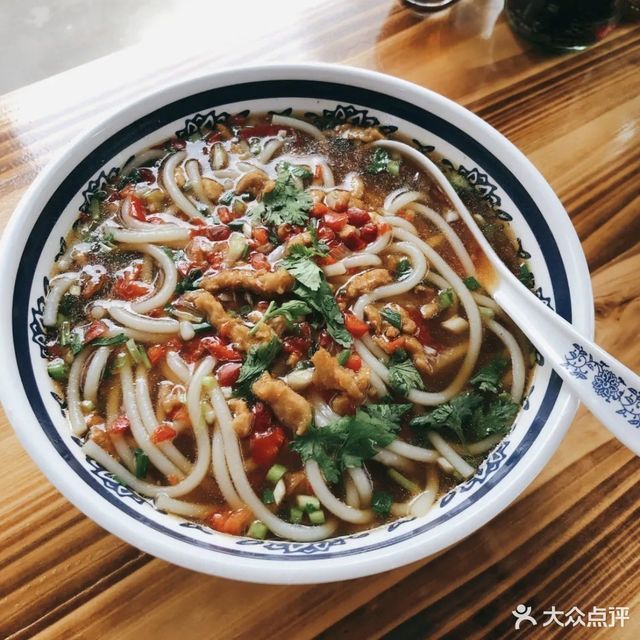 推荐菜:介绍:地址(在哪里):老左紫溪粉位于南平市武夷山市彭祖路65号