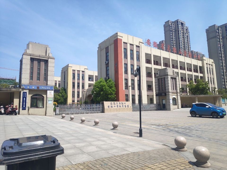 在哪里,在哪儿):马鞍山市花山区嘉陵江路333号c-12惜时自习吧(培正