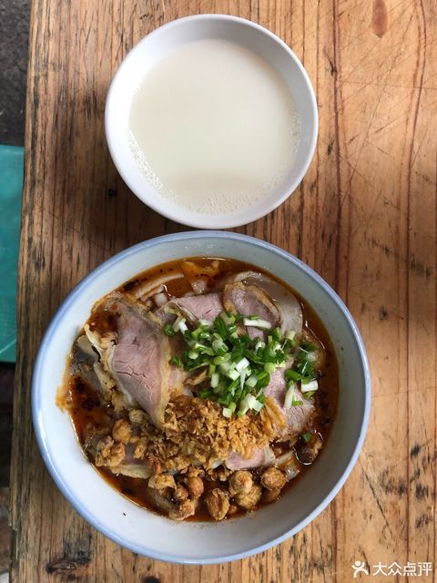 酥肉绿豆粉图片