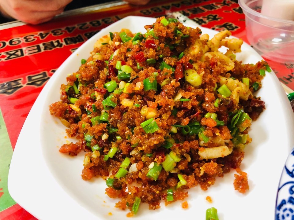 榨广椒炒肥肠图片