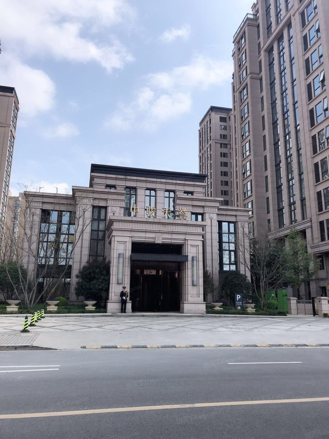 地址(在哪里):中骏天誉位于上海市普陀区万泉路新村路介绍:标签:住宅