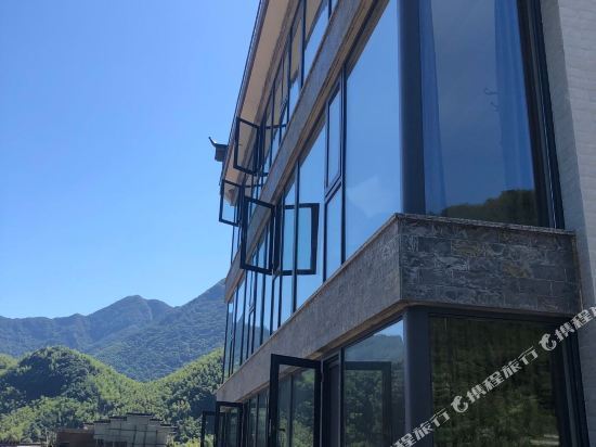 在哪儿):宣城市泾县蔡村镇蔡村村竹园组泾县月亮湾山河竹韵民宿电话