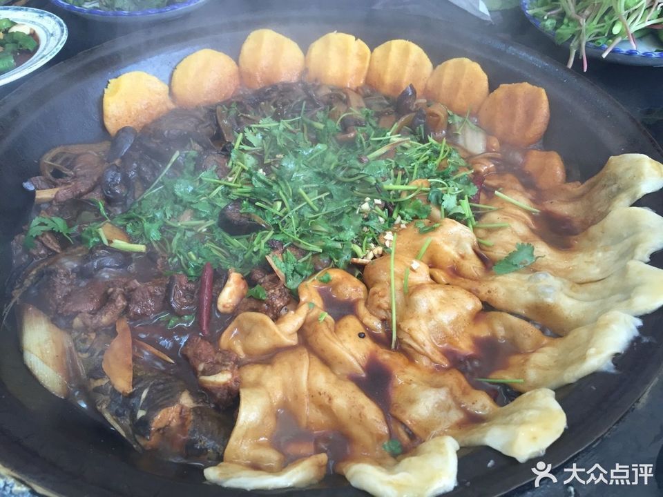 鸿运来木炭铁锅炖团泊湖店