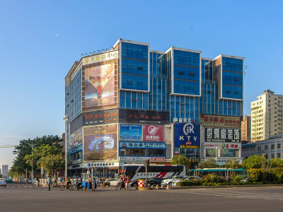 怎么去,怎么走,在哪,在哪里,在哪儿:深圳市宝安区西乡街道新湖路与劳