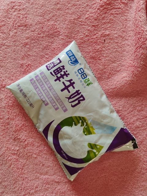 得益精选鲜牛奶图片