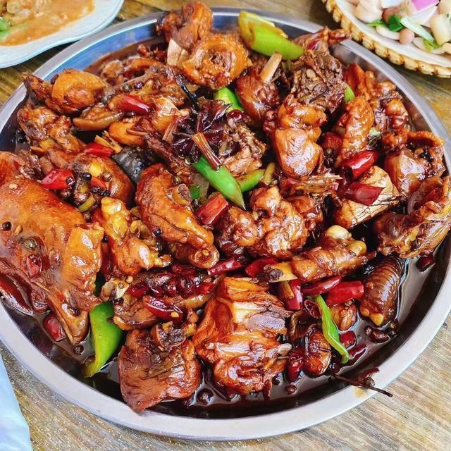 推荐菜:介绍:地址(在哪里):海英特色炒鸡位于烟台