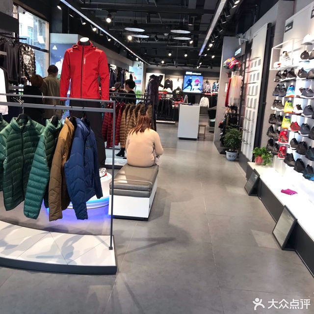 匹克专卖店图片