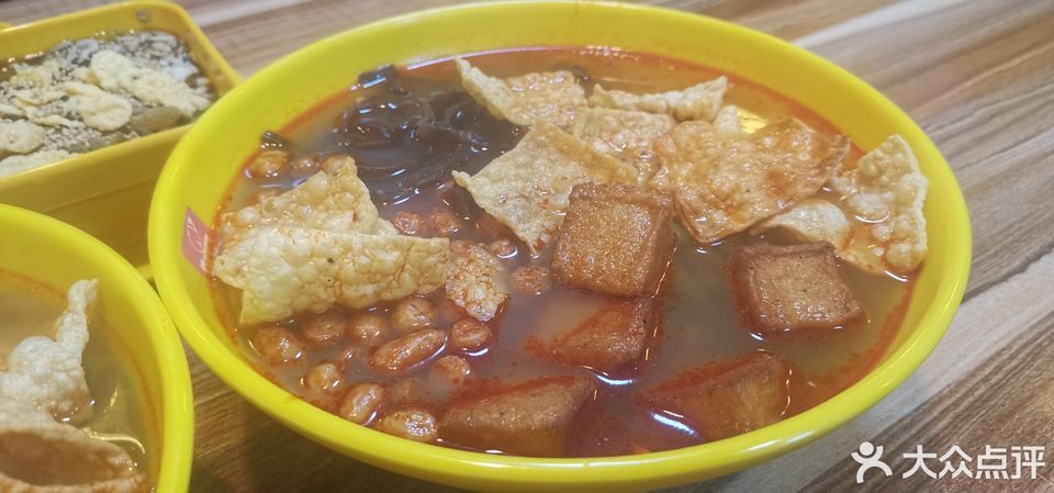 特色鱼豆腐螺蛳粉图片