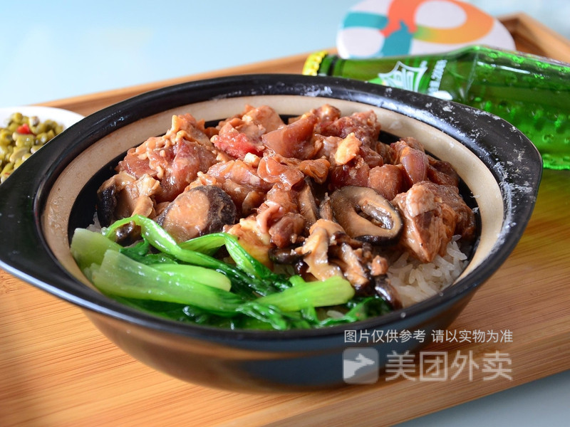 香菇排骨煲仔饭黑椒牛肉排骨煲仔饭推荐菜:地址(在哪里):老王煲仔饭