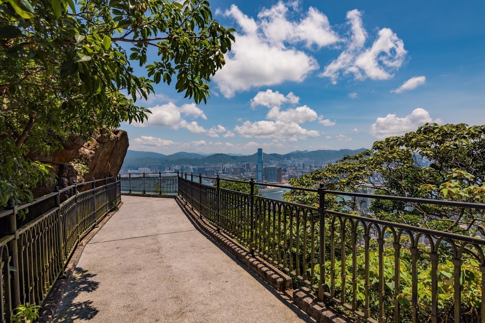 哪里,在哪儿):香港岛湾仔区汕头街与庄士敦道交汇处北修顿游乐场电话