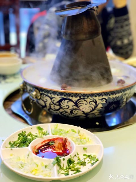 东来顺铜锅炭火涮羊肉图片