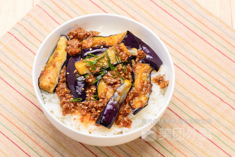 肉末茄子煲仔饭图片