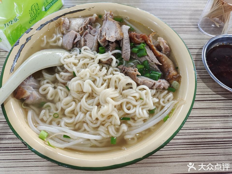 鸭肉泡面图片