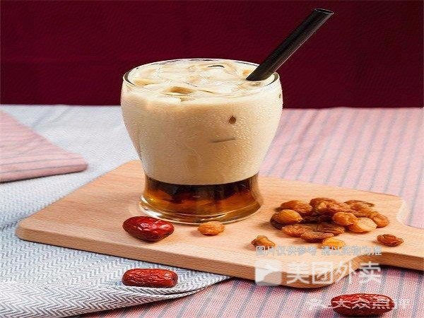 桂圆红枣牛奶图片