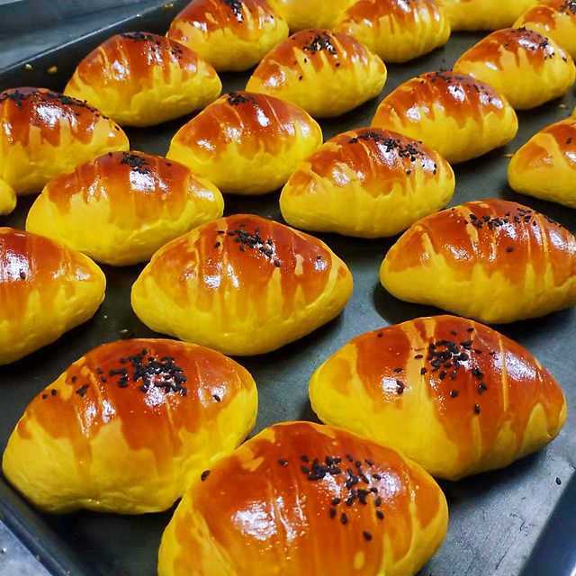 黄金牛角餐包图片