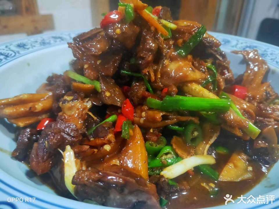 青辣椒炒土鸭图片