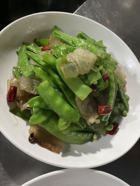 腊肉炒豌豆荚图片