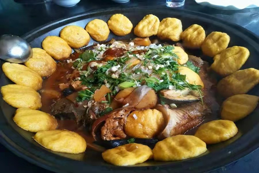 大连市庄河市新华街道泰昌路与永兴街交汇处附近春城饺子铁锅炖(永兴