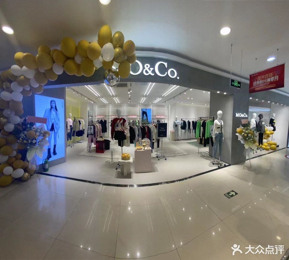 张掖商场包括:国芳百货,张掖国泰商场招待所,衣尚万家服饰购物中心