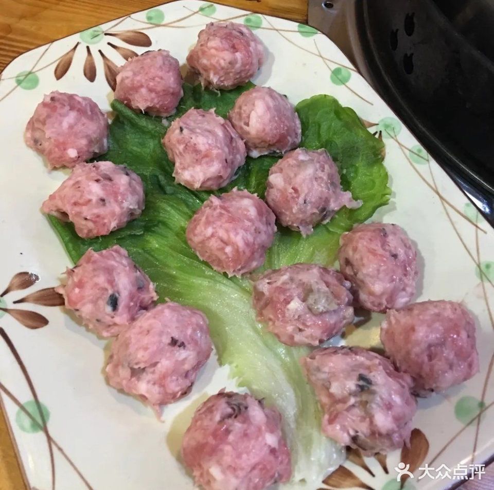 手打土猪肉丸图片