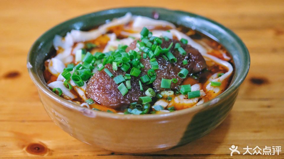 推荐菜:地址(在哪里):韩师傅哒哒面位于雅安市雨城区雅上路北部上里镇