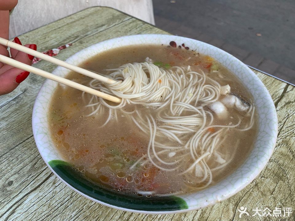 推荐菜:介绍:地址(在哪里):潜江财鱼面位于孝感市汉川市北河服装城