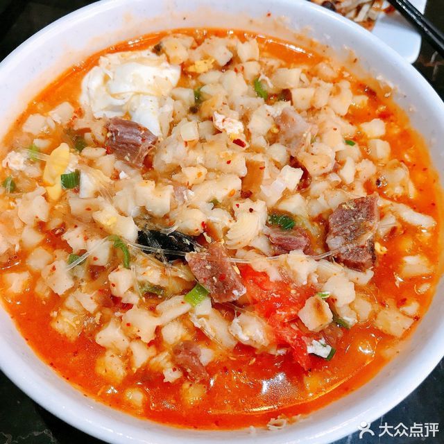 推薦菜:介紹:地址(在哪裡):三顧香牛羊肉泡饃(耀州店)位於銅川市耀州