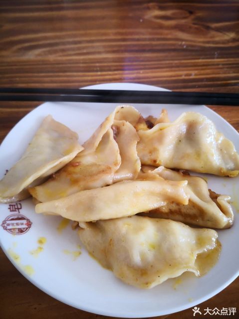 推荐菜:介绍:地址(在哪里):赵家牛肉锅贴糁汤位于宿迁市宿豫区皂河镇