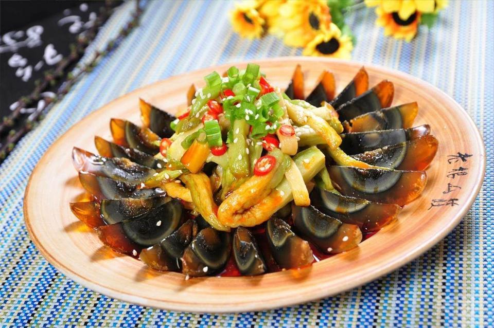 皮蛋茄子擂辣椒图片