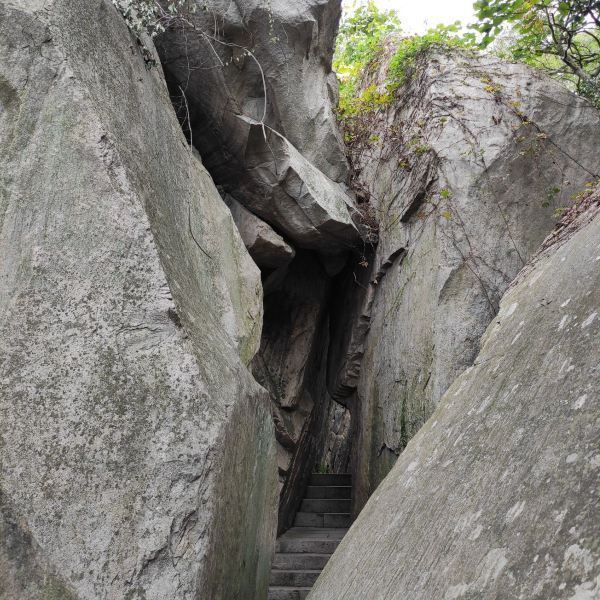 电话:推荐菜:介绍:地址(在哪里):一线天位于连云港市海州区花果山街道