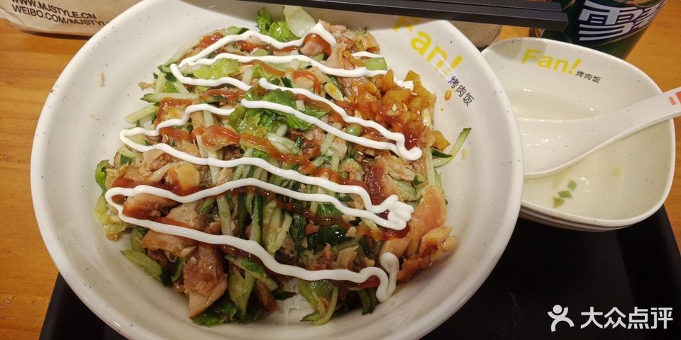 香辣烤肉饭图片