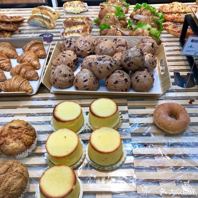 超级飞侠蛋糕手撕面包推荐菜:介绍:地址(在哪里):吉百利(前进店)位于