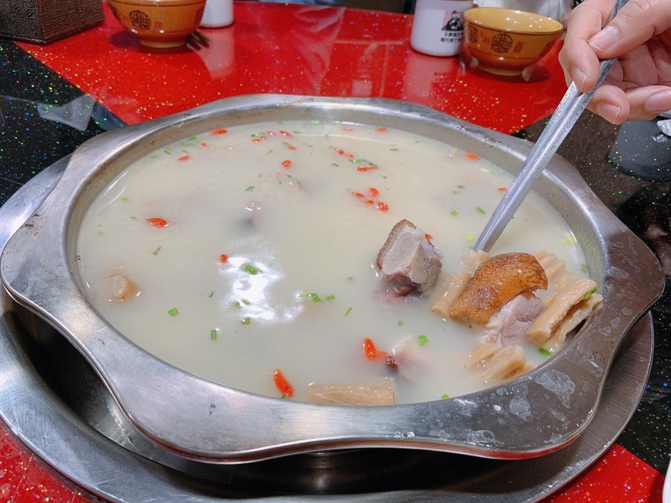 萝卜干腊排骨汤锅图片