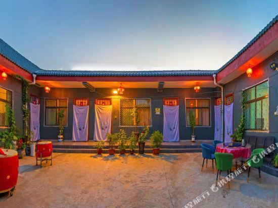 在哪里,在哪儿):延安市宜川县壶口延壶路南赵村10号宜川山水情酒店