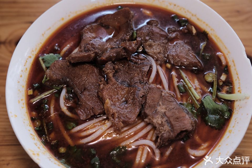 大片牛肉粉图片