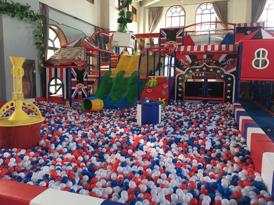 富力文体中心六层儿童游乐场图片