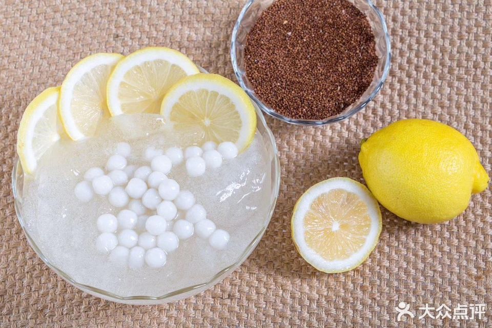 三鲜冰粉水果西米露推荐菜:介绍:地址(在哪里):串妹花式冰粉位于乐山