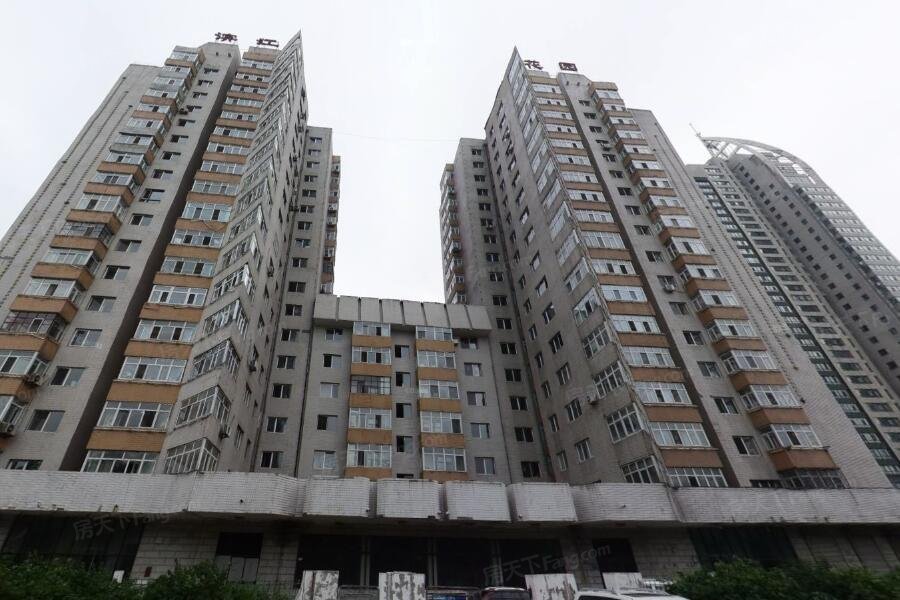 在哪里,在哪儿):哈尔滨市道里区江畔戎庭东侧电话:世财滨江音乐花园