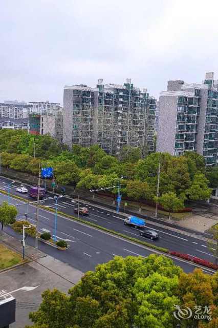 云上四季酒店(上海莘庄工业园区龙之梦广场中春路店)