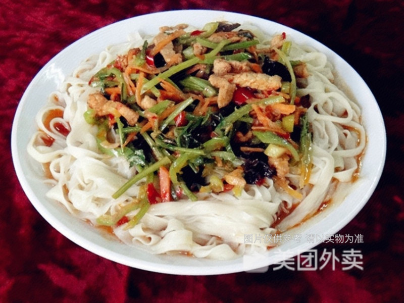 鱼香肉丝盖浇面图片