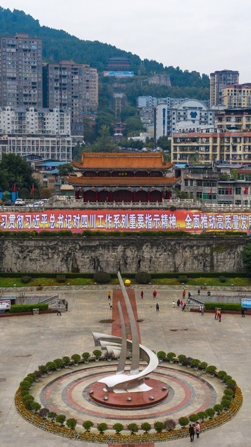 巴中市巴州区政务服务中心包括:巴中市巴州区政务服务中心,巴人广场