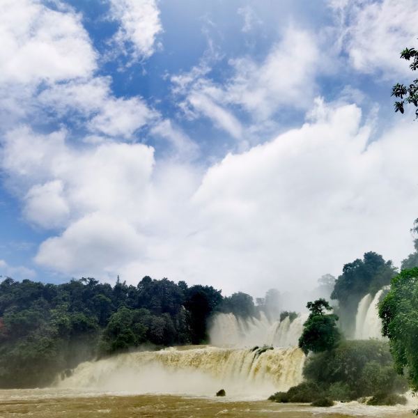 跨国瀑布德天瀑布最新视频 t015f2fb91ecbfbb701.jpg